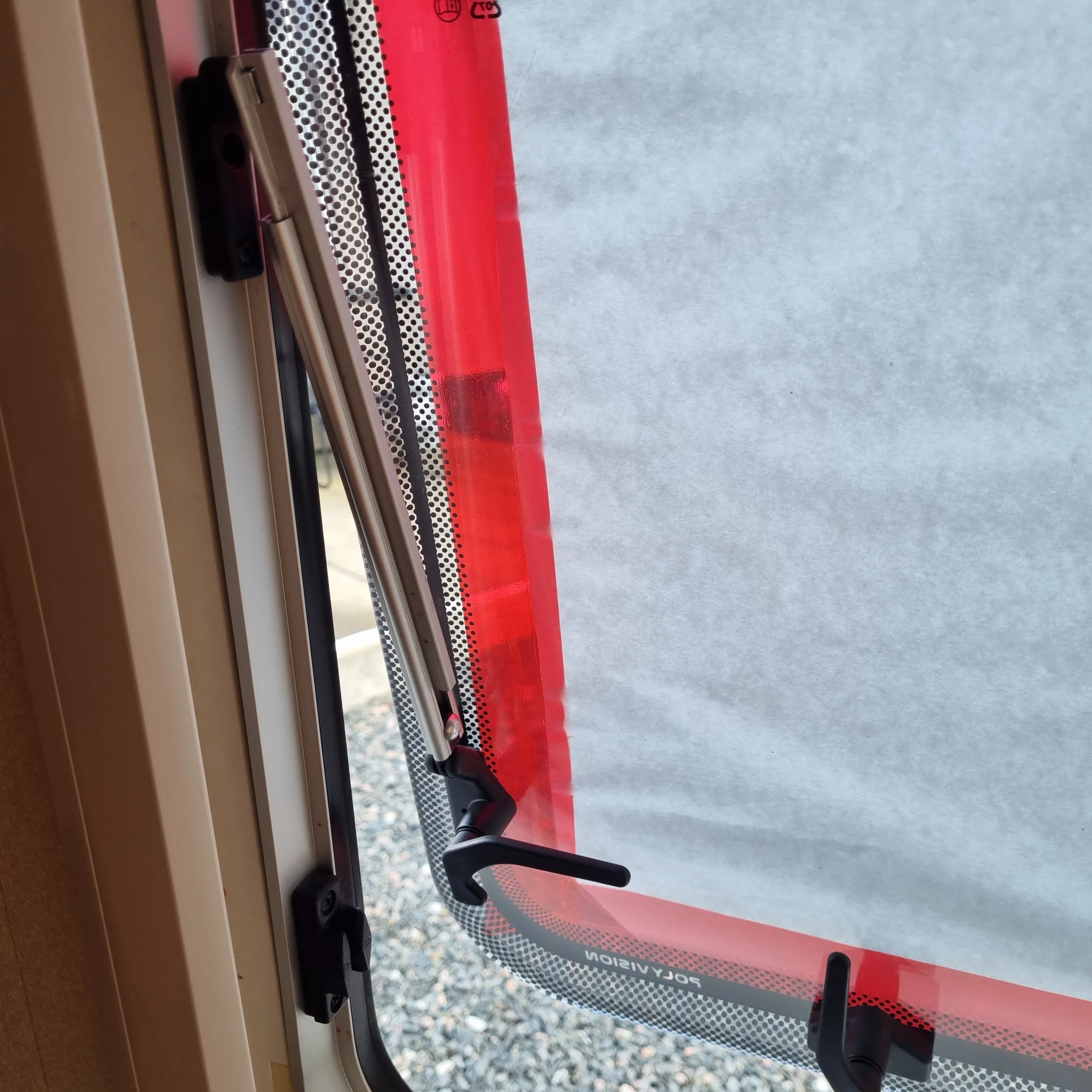 Checking the window seal and rail profile during repair