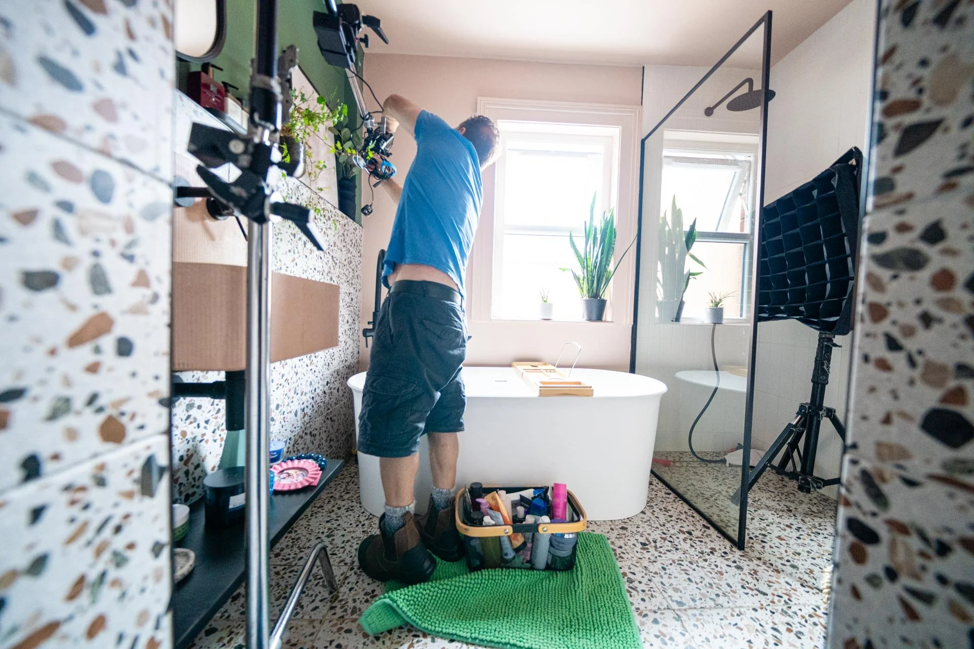 Lighting rig on a bathroom location set
