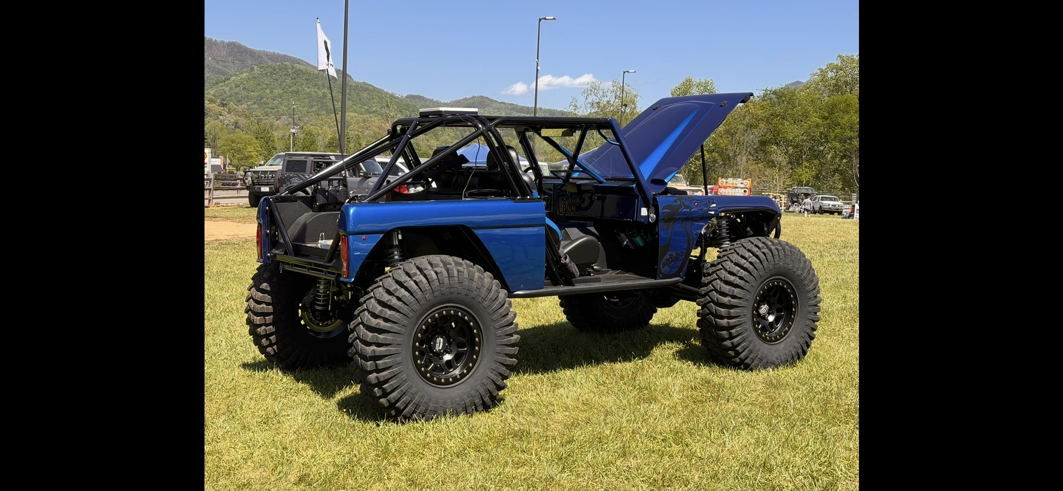 Battle Born wheel and Maxxis tire right view