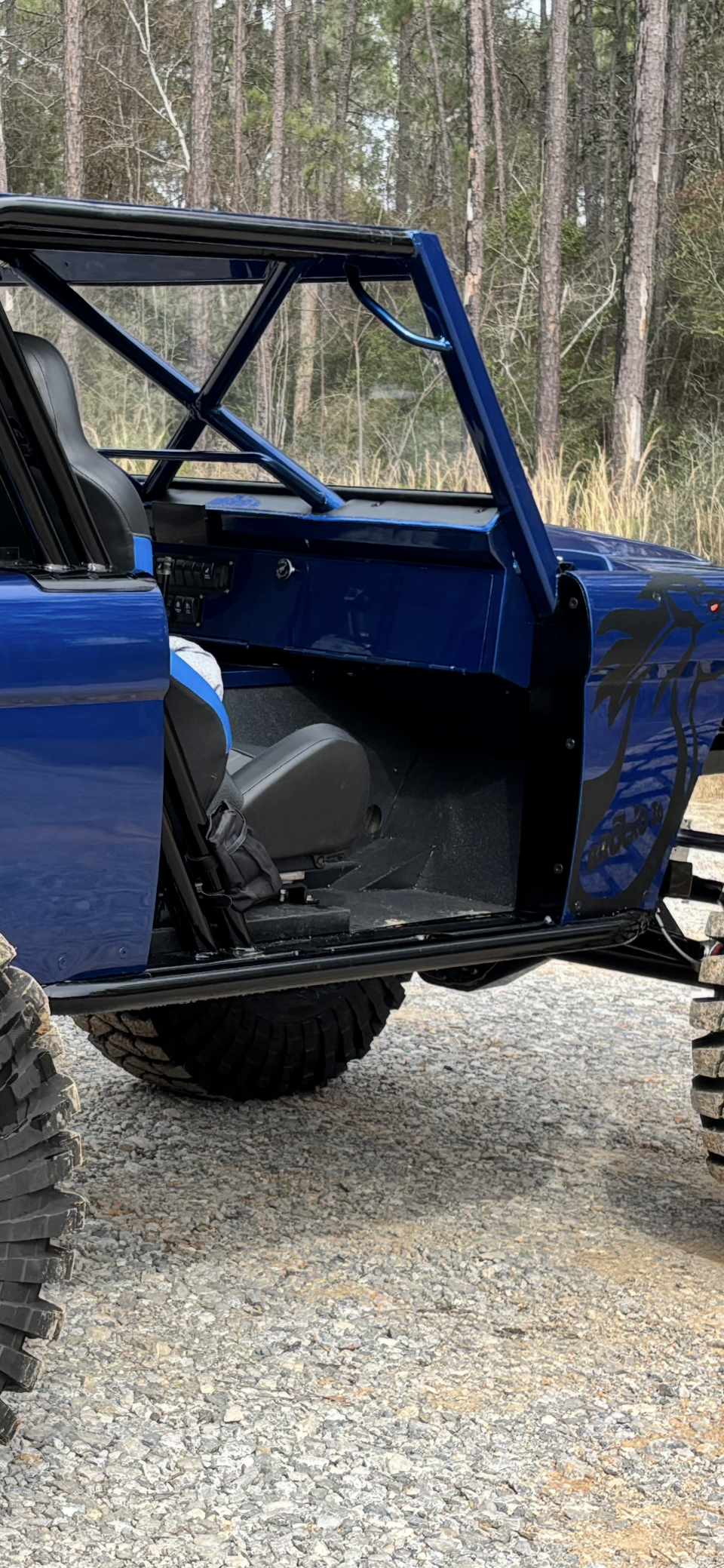 Heavy-duty rock slider right view