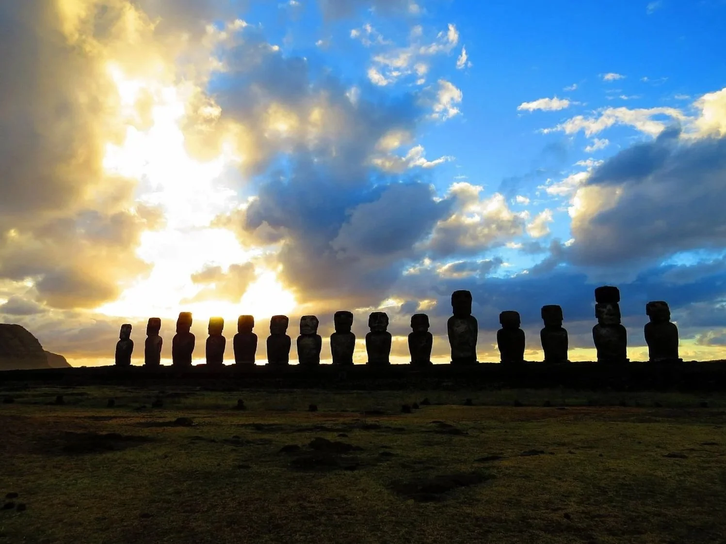 Amanecer en Tongariki