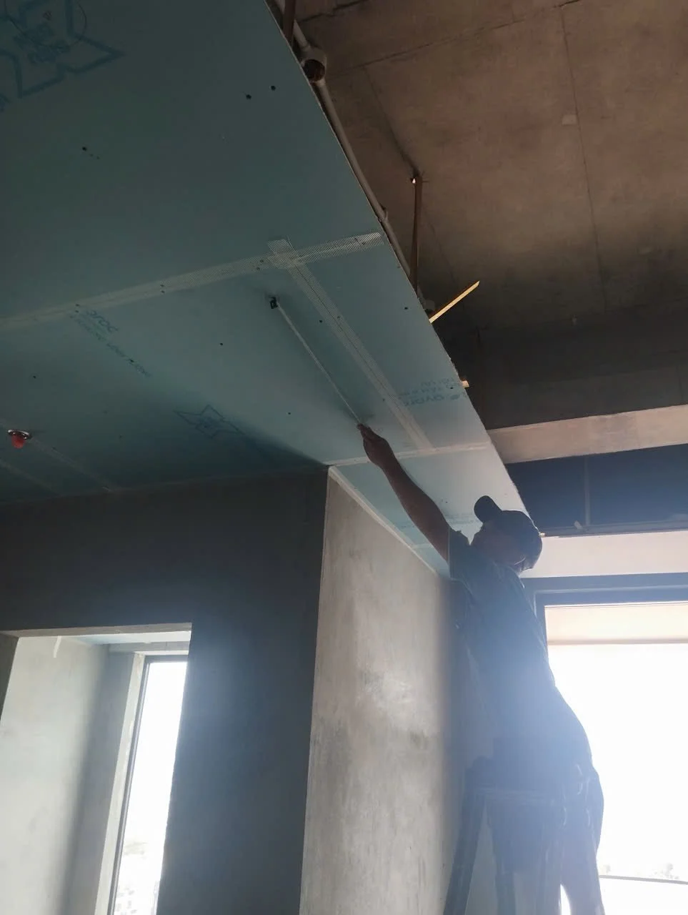 Thợ KTK Construction lắp đặt trần thạch cao tại căn hộ Sun Panoma 2 Đà Nẵng