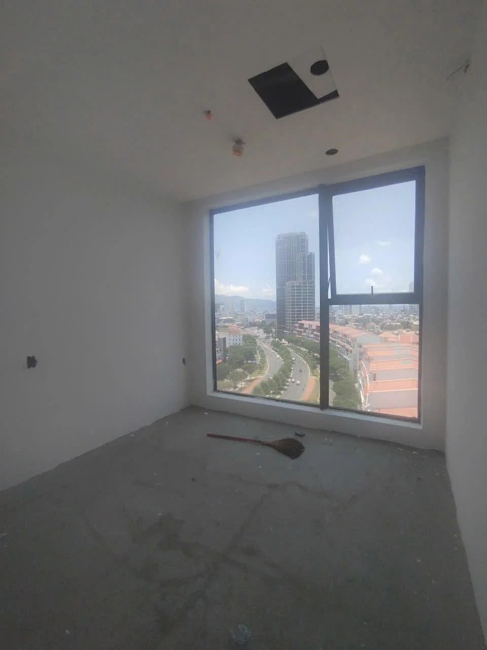 Mặt bằng sàn sau cán nền tại căn hộ Sun Panoma 2 Đà Nẵng, view nhìn ra trung tâm thành phố
