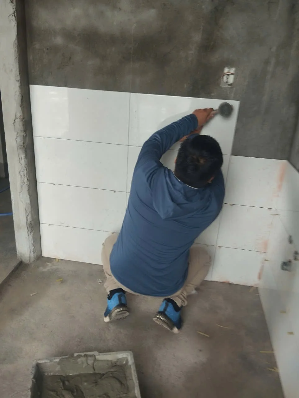 Thợ KTK Construction thi công ốp tường khu vệ sinh căn hộ Sun Panoma 2 Đà Nẵng