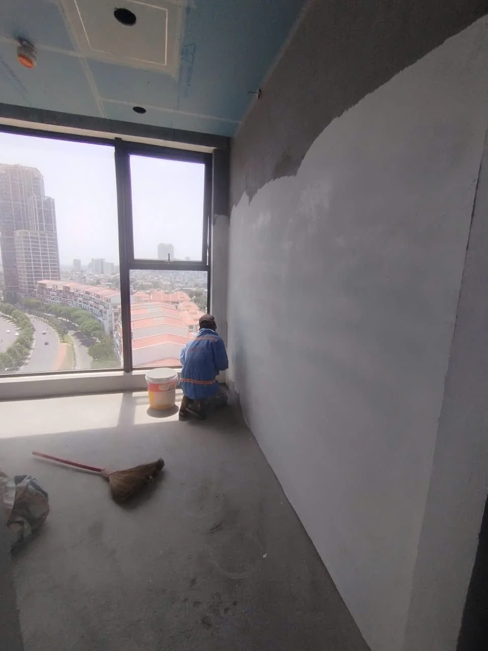 Thợ KTK Construction trát hoàn thiện tường căn hộ Sun Panoma 2 Đà Nẵng