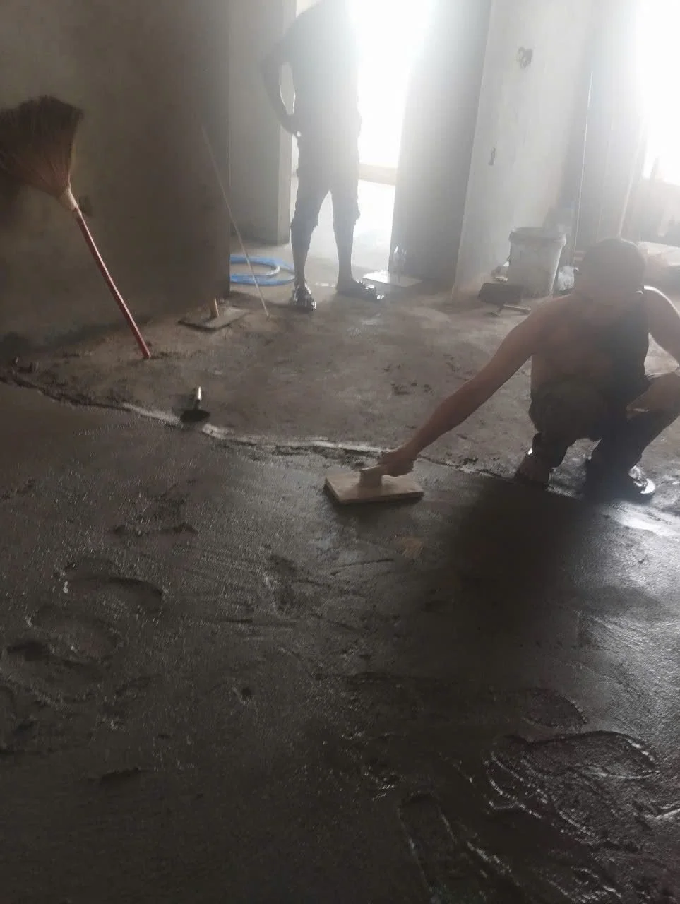 Thợ KTK Construction cán nền căn hộ Sun Panoma 2 Đà Nẵng