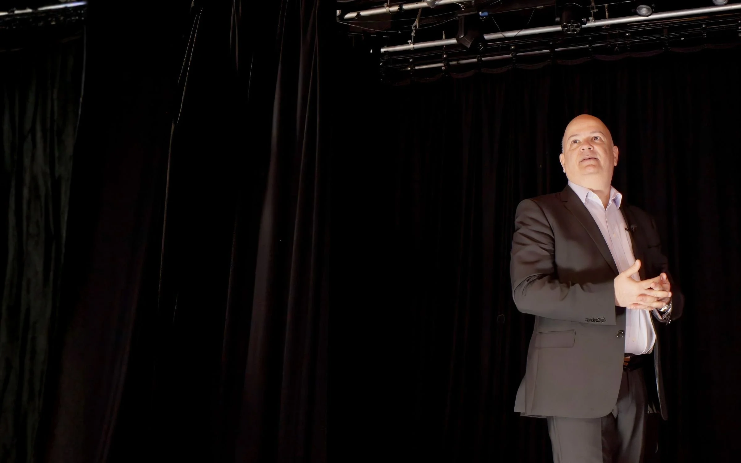 Olivier Guitta speaking on stage