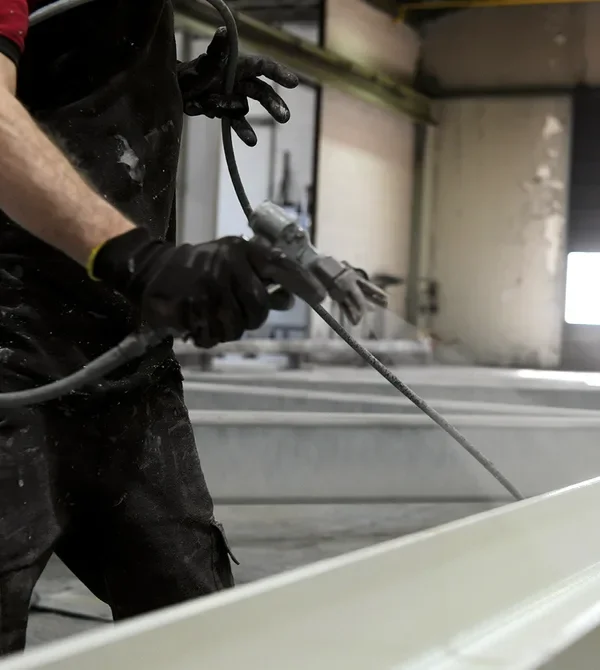 Metaalconstructie spuiten met airless techniek