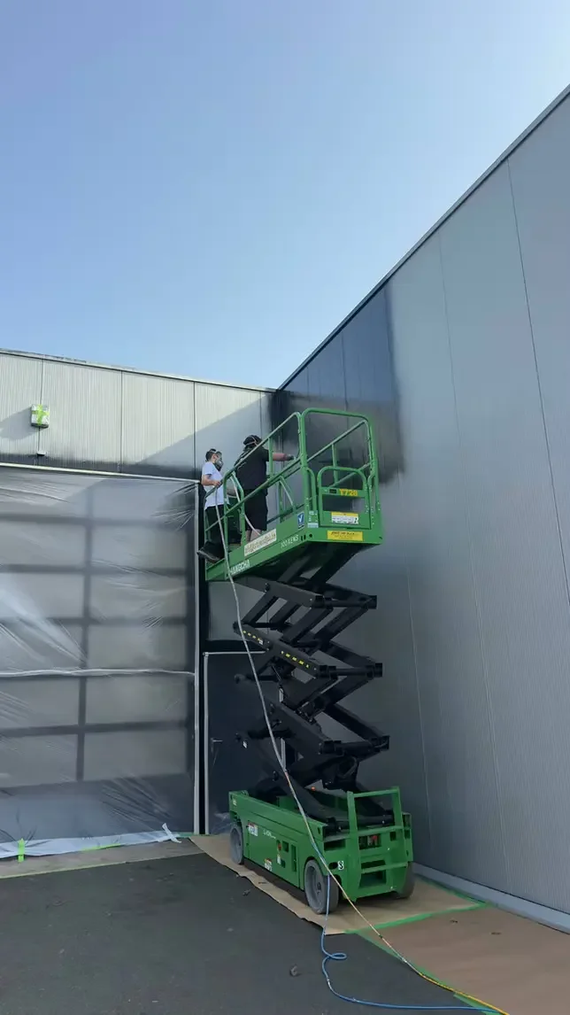 Industrieel spuitwerk gevel buitenafwerking
