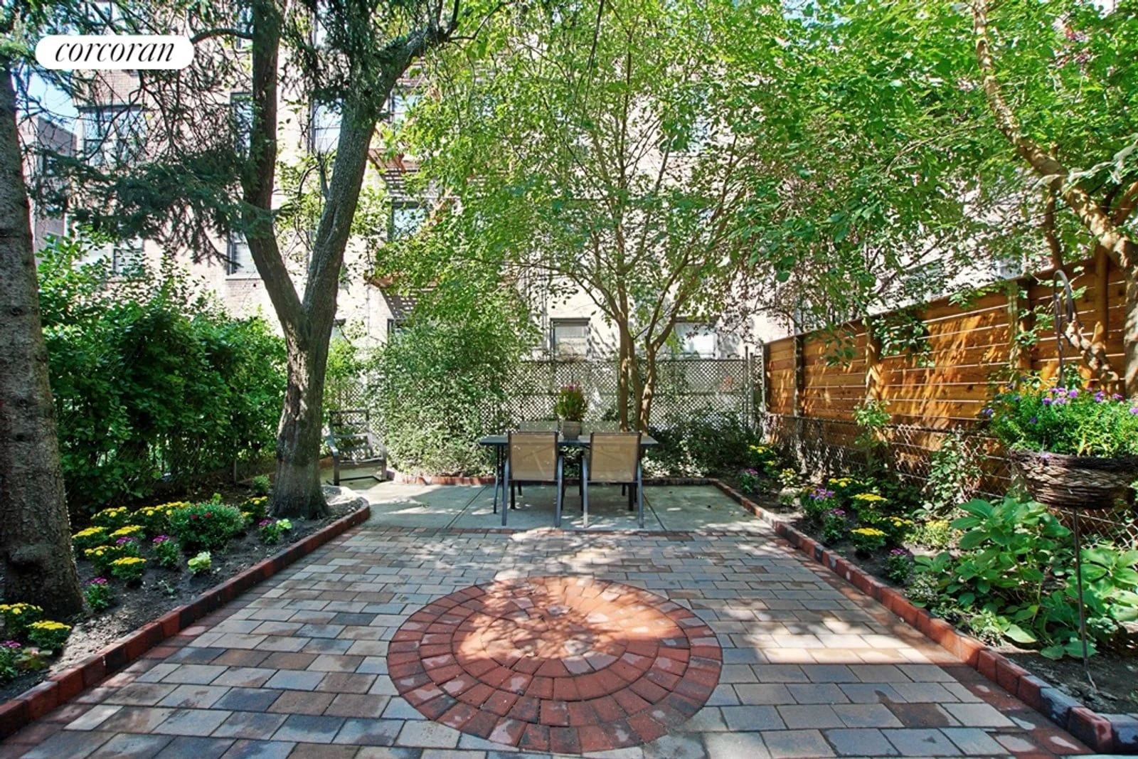 Large landscaped private courtyard