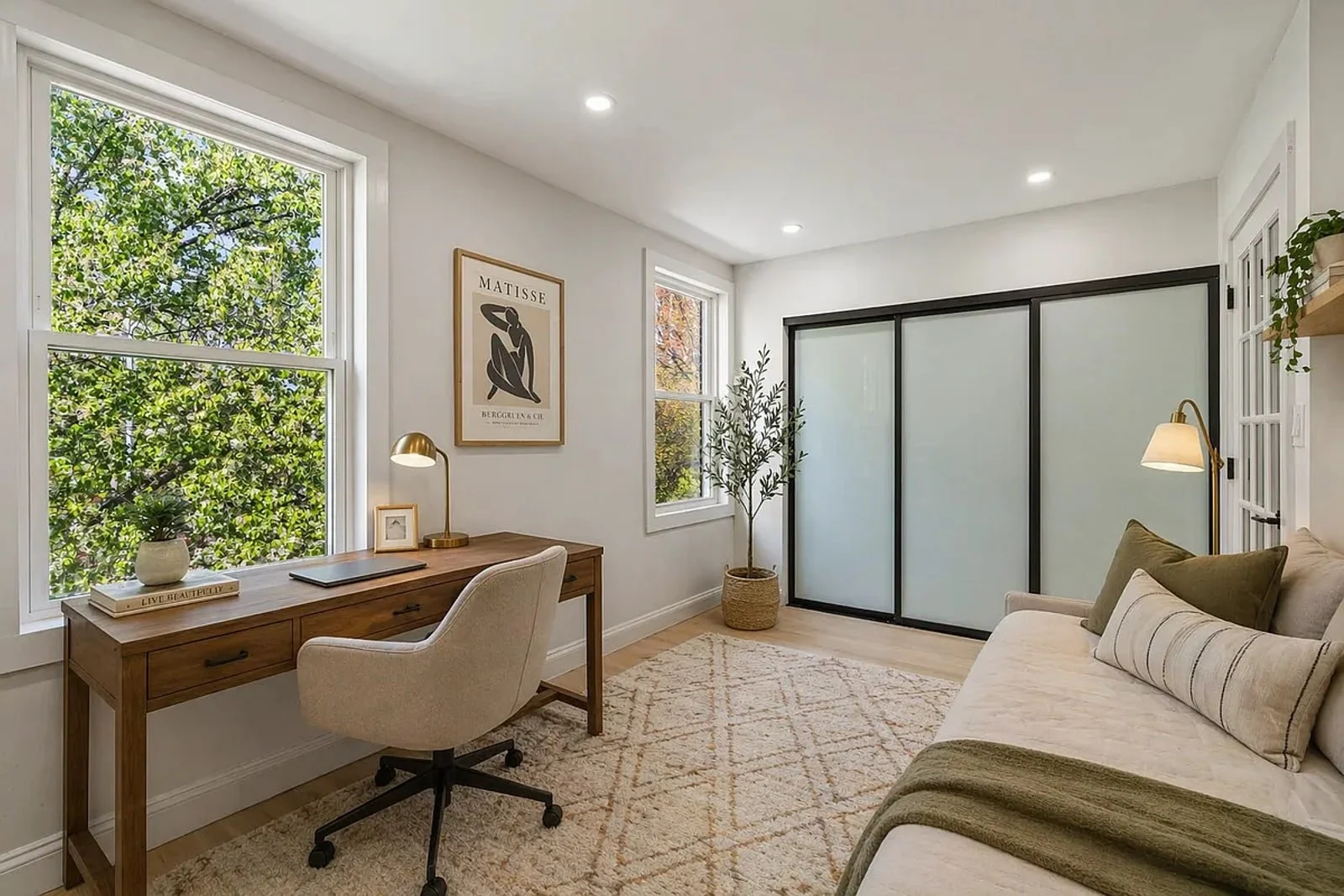Flexible sunlit room