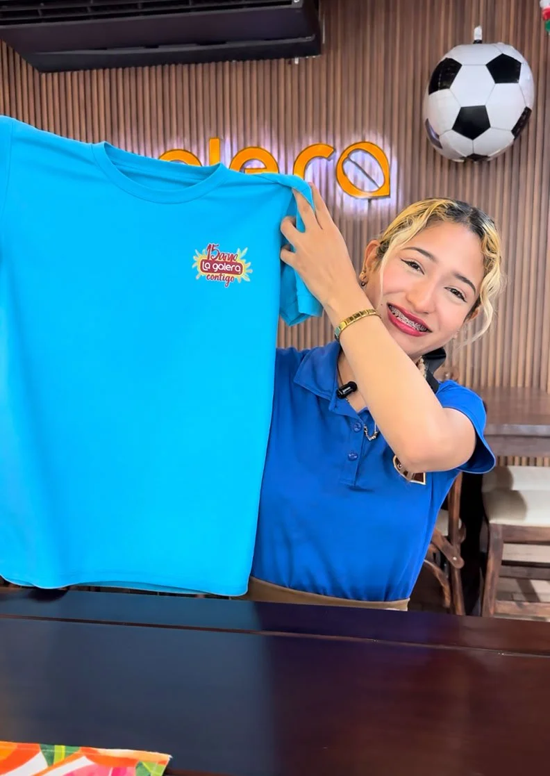 Equipo de negocio usando uniformes Garavatos
