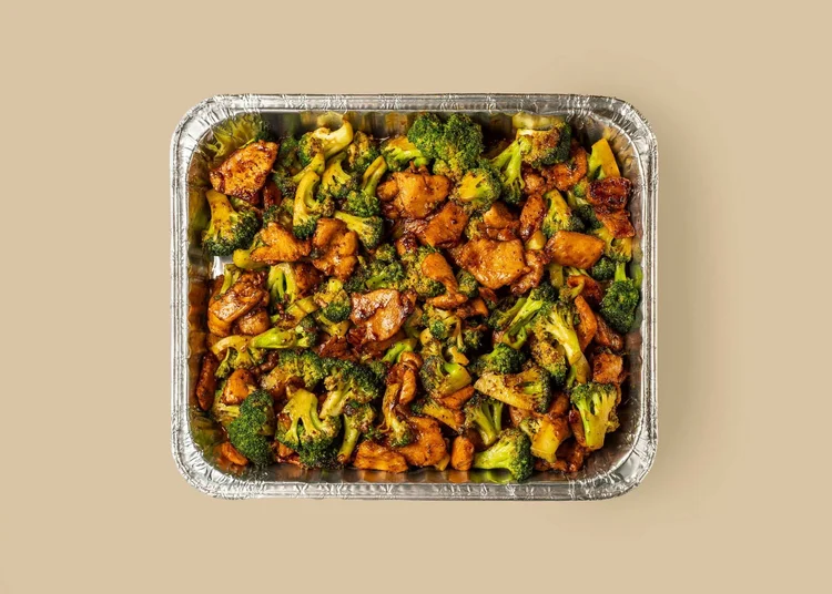 Chicken with Broccoli catering tray