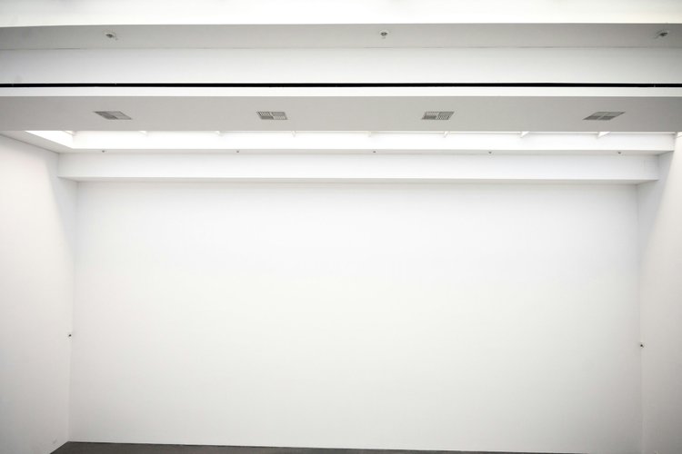 Moderner Innenausbau in einem renovierten Raum