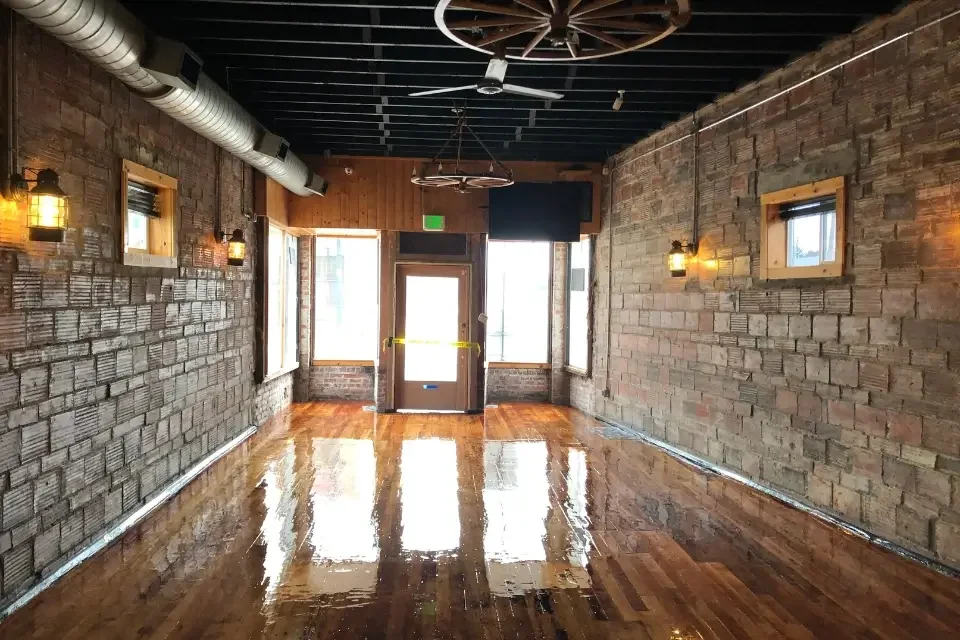 Trainwreck Bar & Grill 4