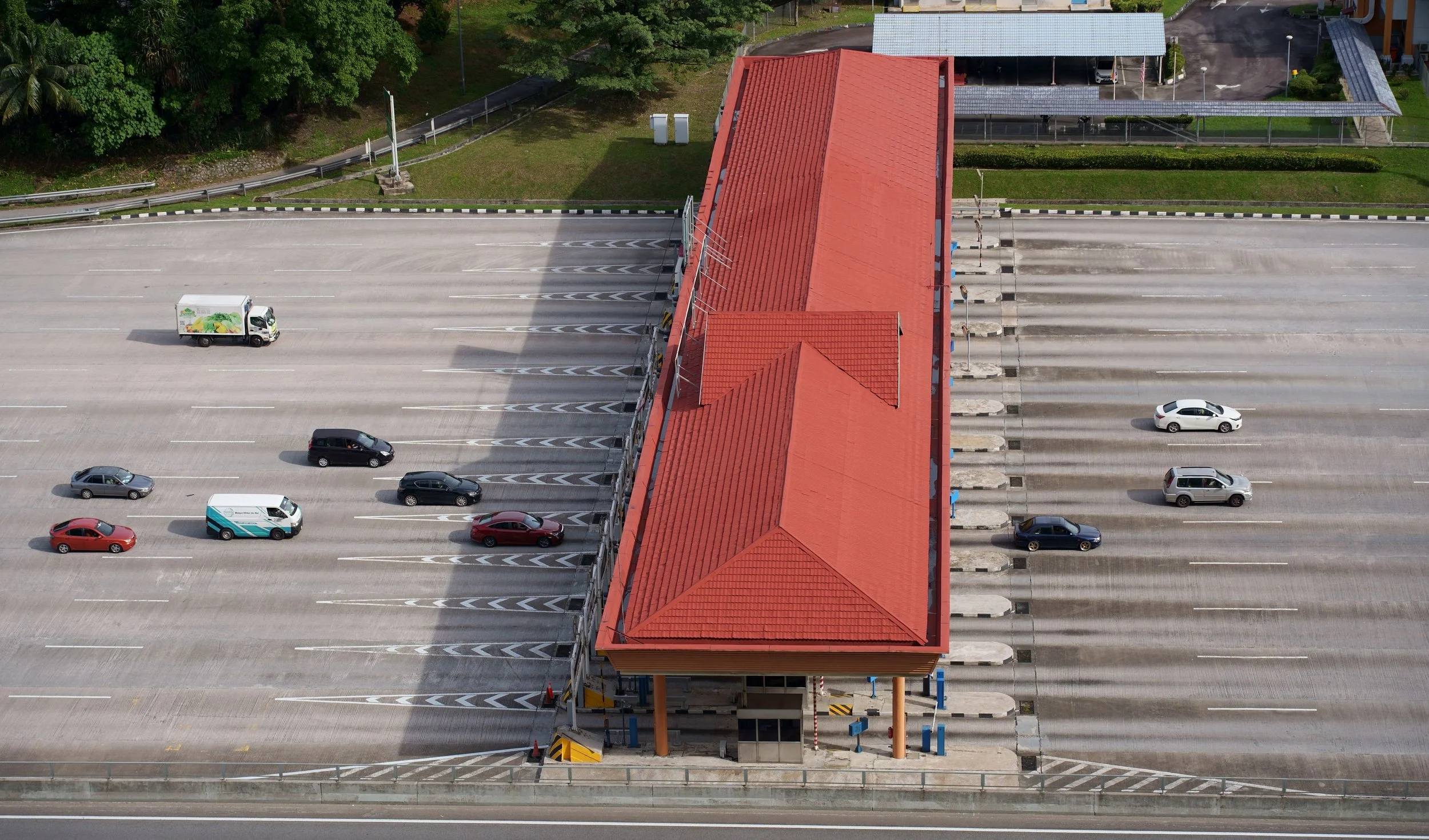 Toll bridge road operator vehicle type counting