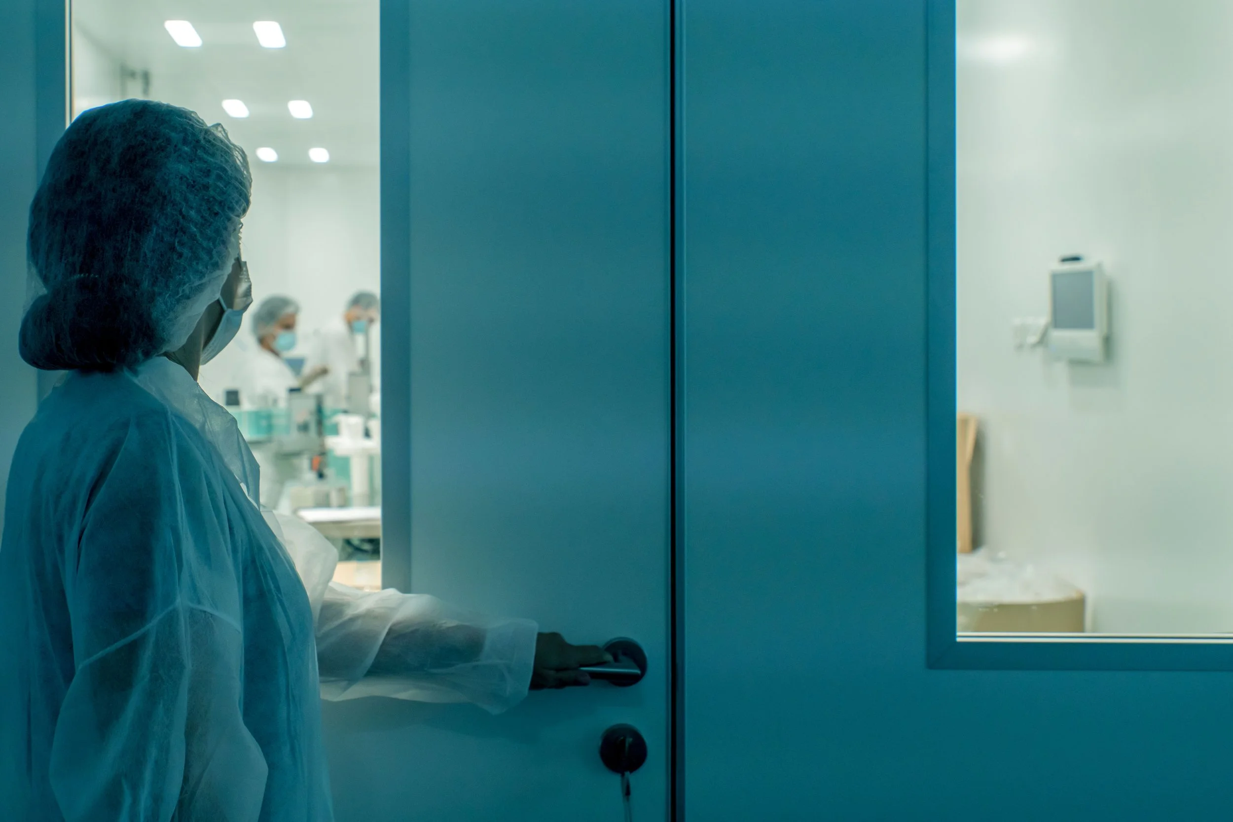 Laboratory healthcare tailgating detection