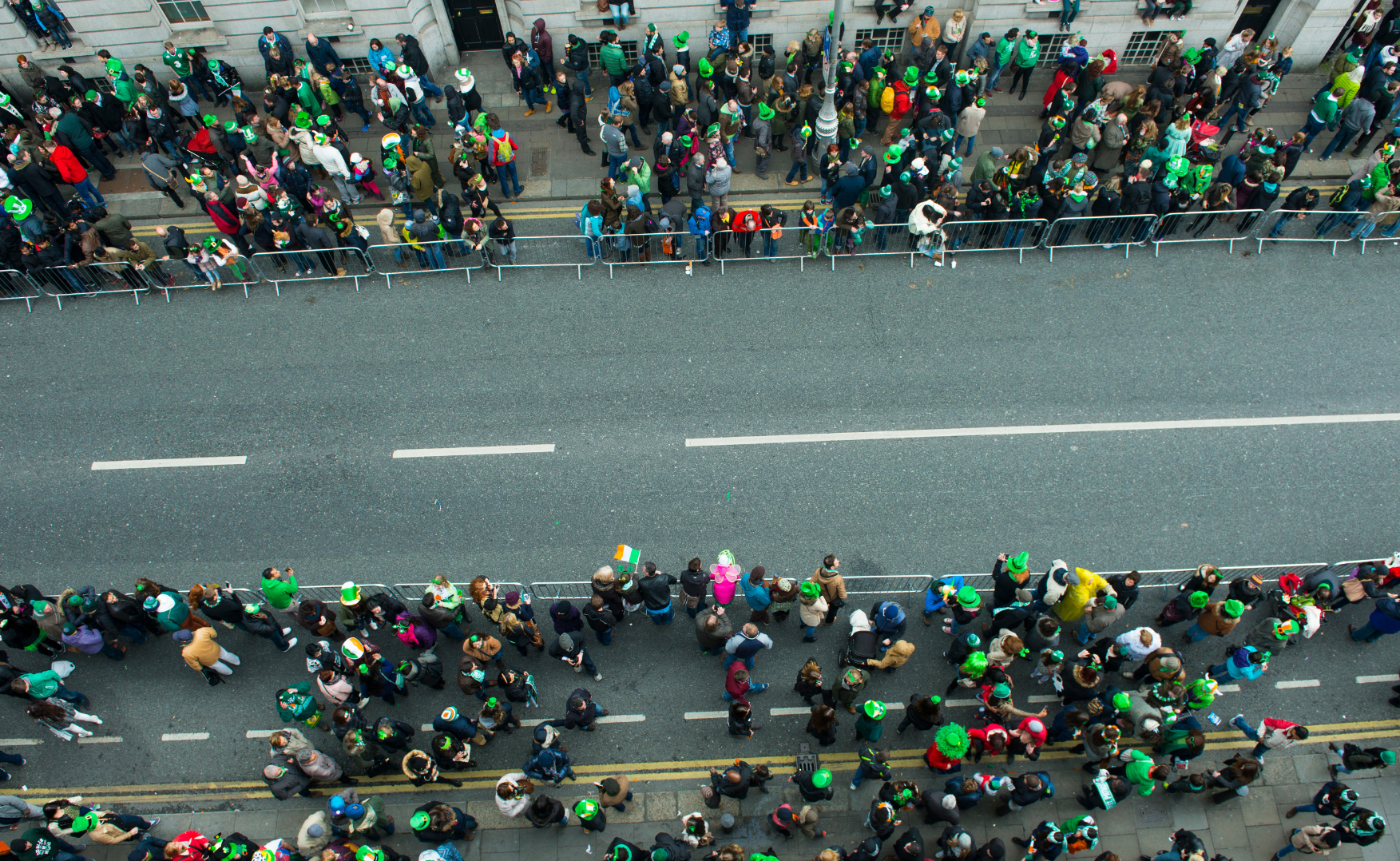 Public spaces crowd detection
