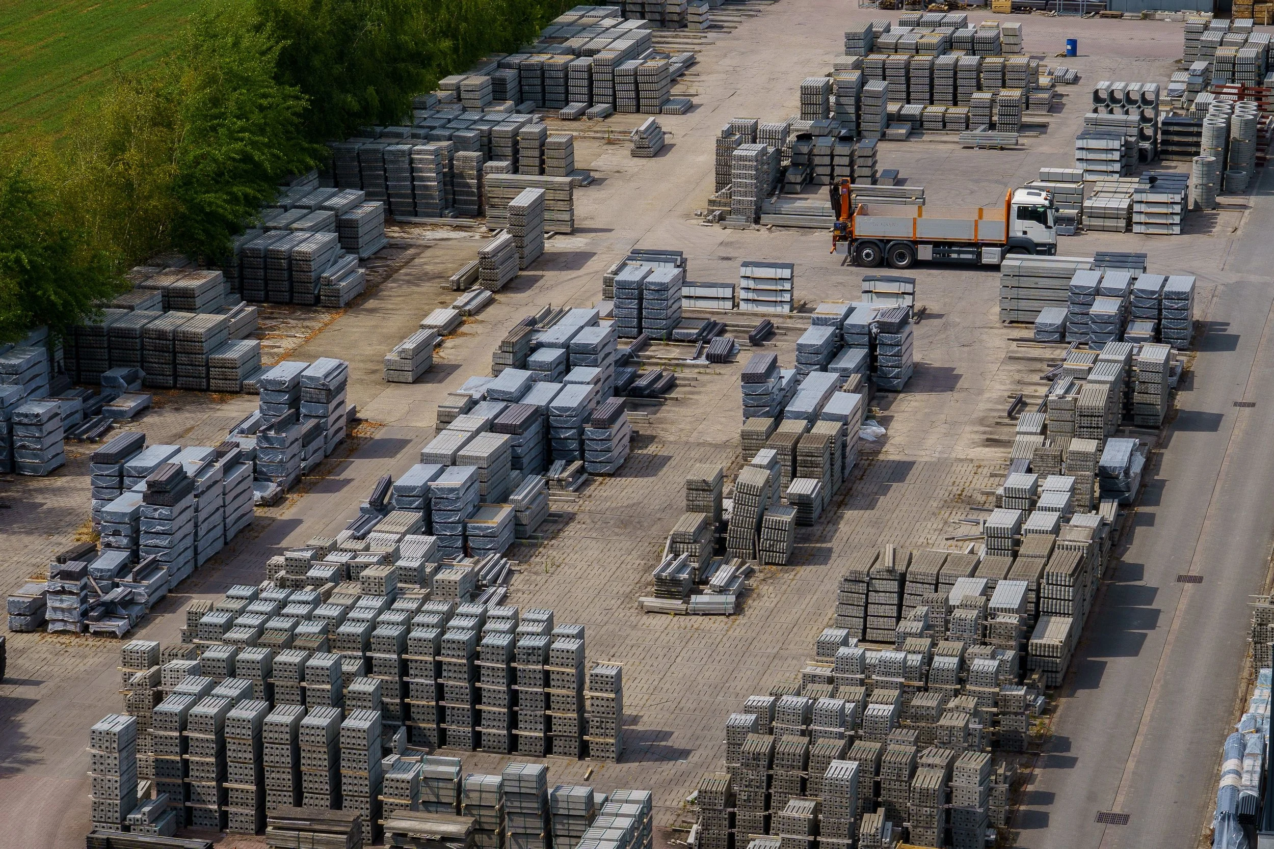 Construction storage yard object location tracking