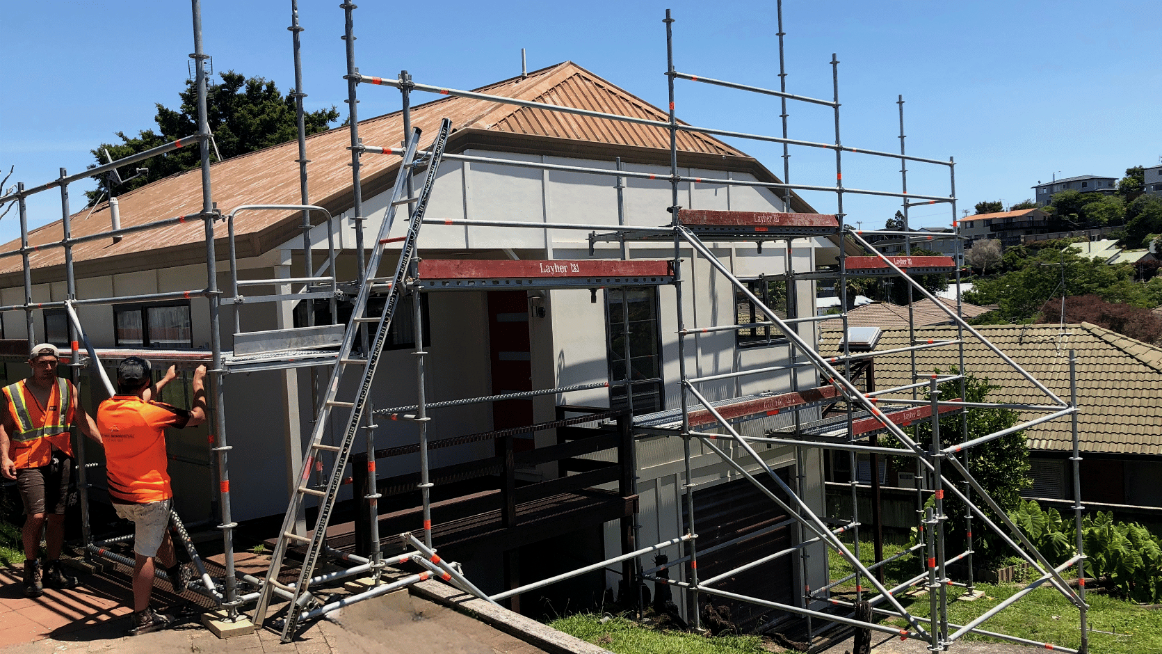 Watson Residential team setting up scaffolding on a residential building project in the Bay of Plenty