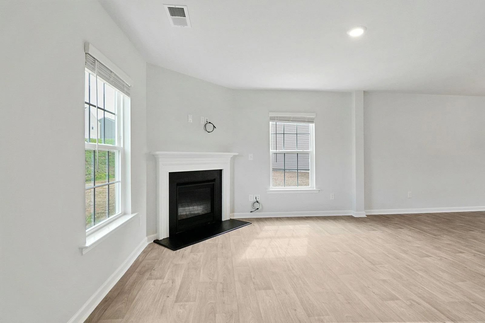 Vinicio Painting interior consultation — Hialeah FL