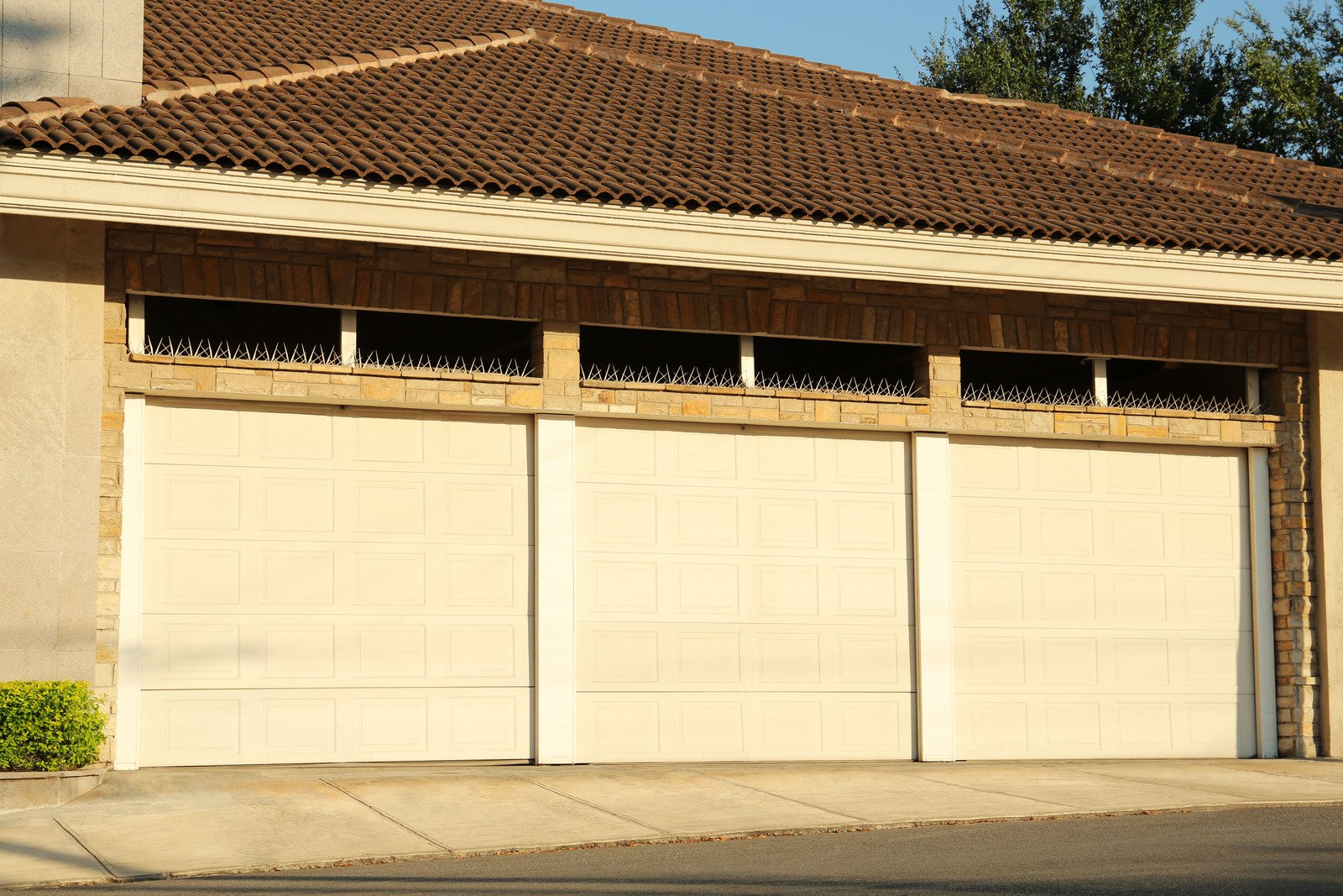 Garage Door & Entry Gate Painting in Hialeah, FL