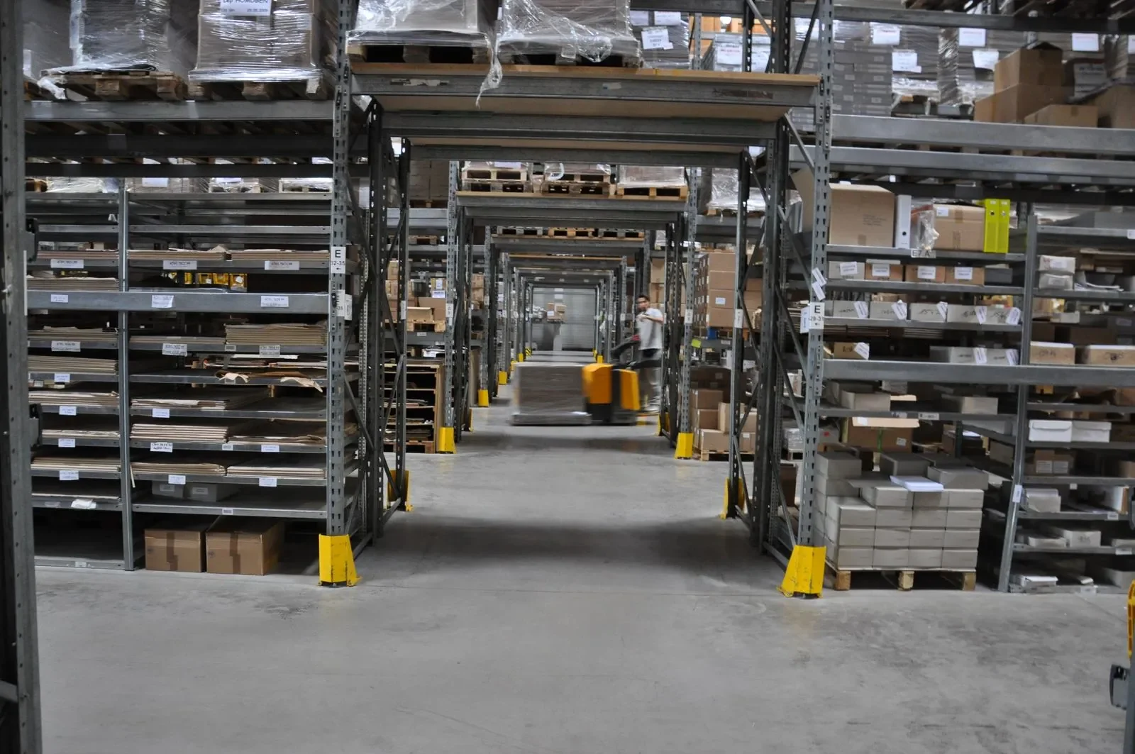 Hochregallager im Trefz Logistikzentrum