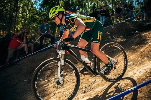 Amy Wakefield racing in South Africa colours at the UCI MTB Cross-Country World Championships 2013