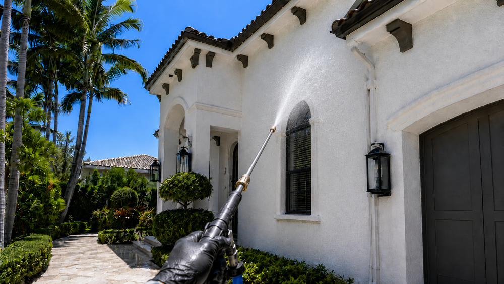 Softwashing a South Florida home