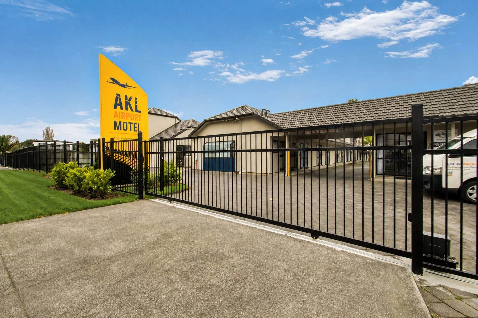 Auckland Airport Motel front building