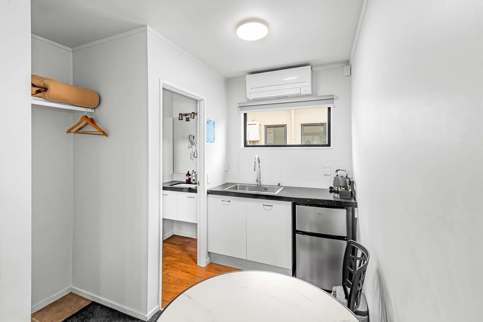 Twin Studio kitchenette