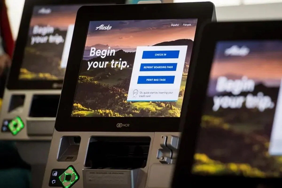 Alaska Airlines check-in kiosk before redesign, 2019