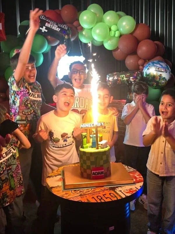 صورة من حفلة عيد ميلاد في ذا سماش روم