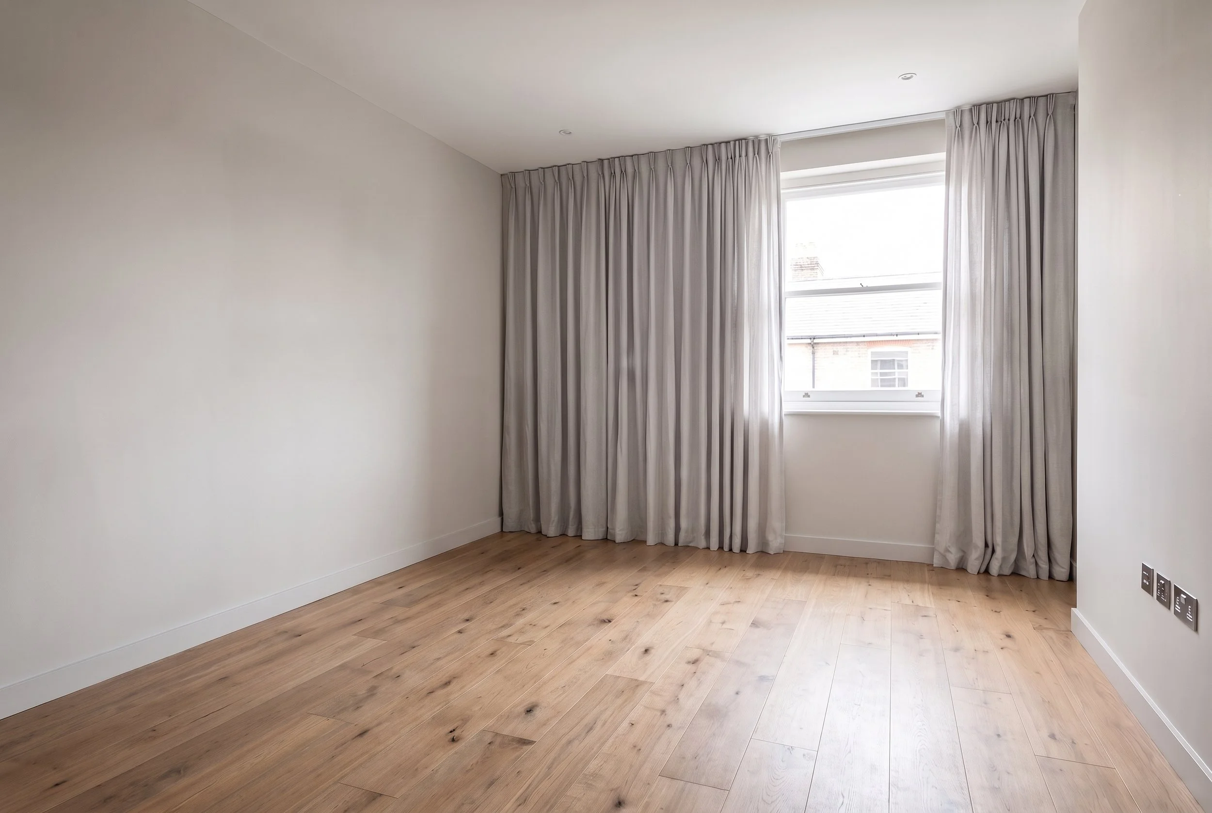 Original empty room image
