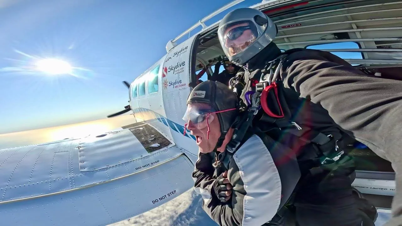 Adaptive skydiving tandem