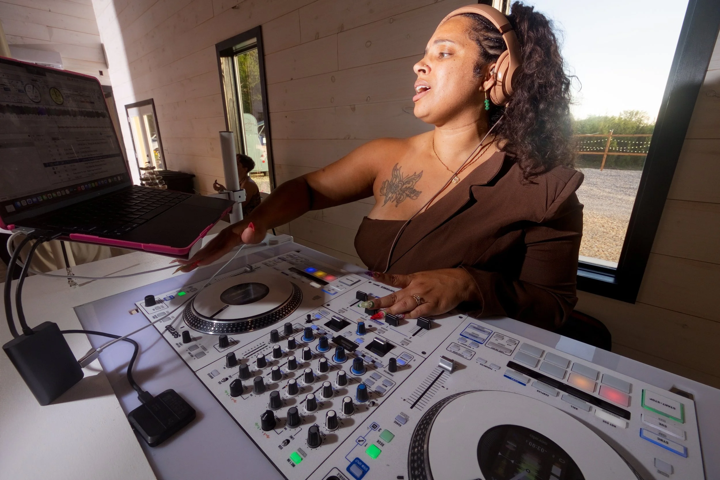 DJ O with Affluent Taste Entertainment