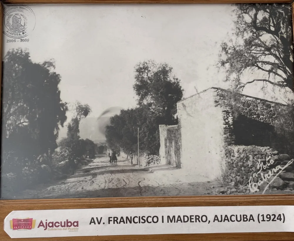 Original completo con marco y cartela: Una avenida, otra época