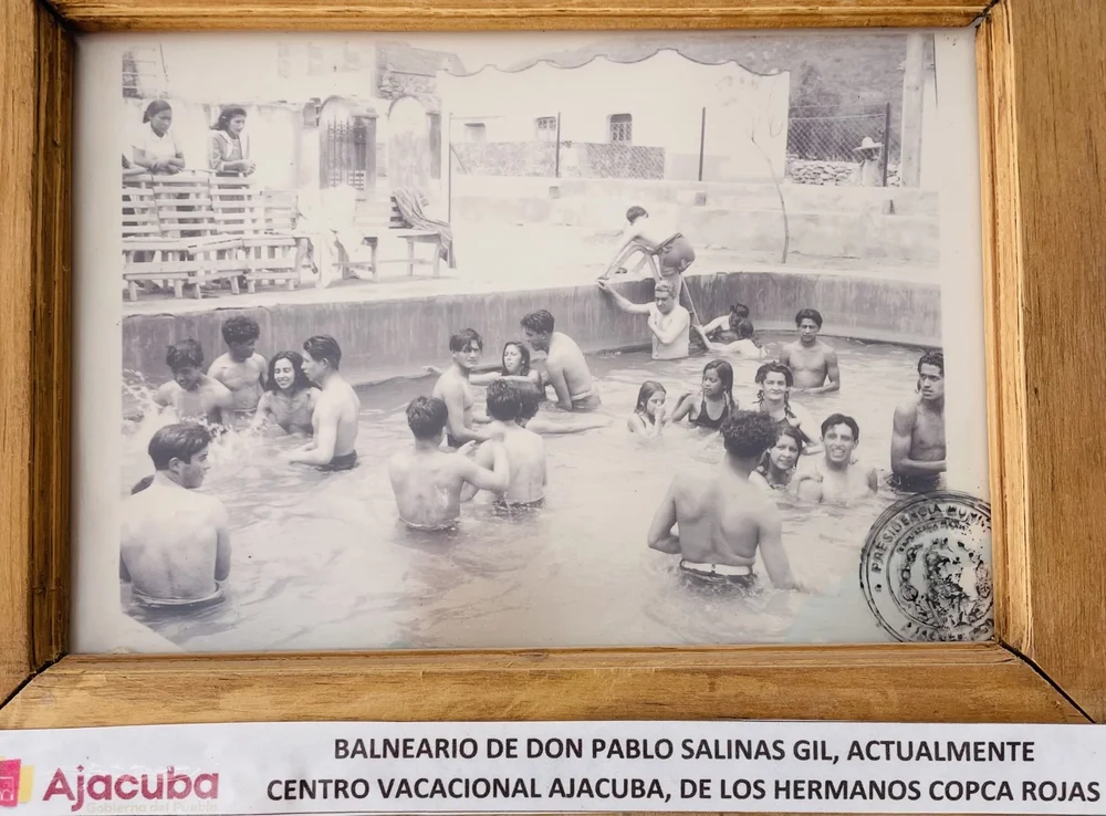 Original completo con marco y cartela: Un día en el agua