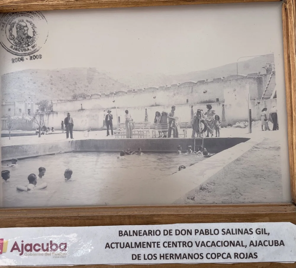 Original completo con marco y cartela: El balneario y su comunidad