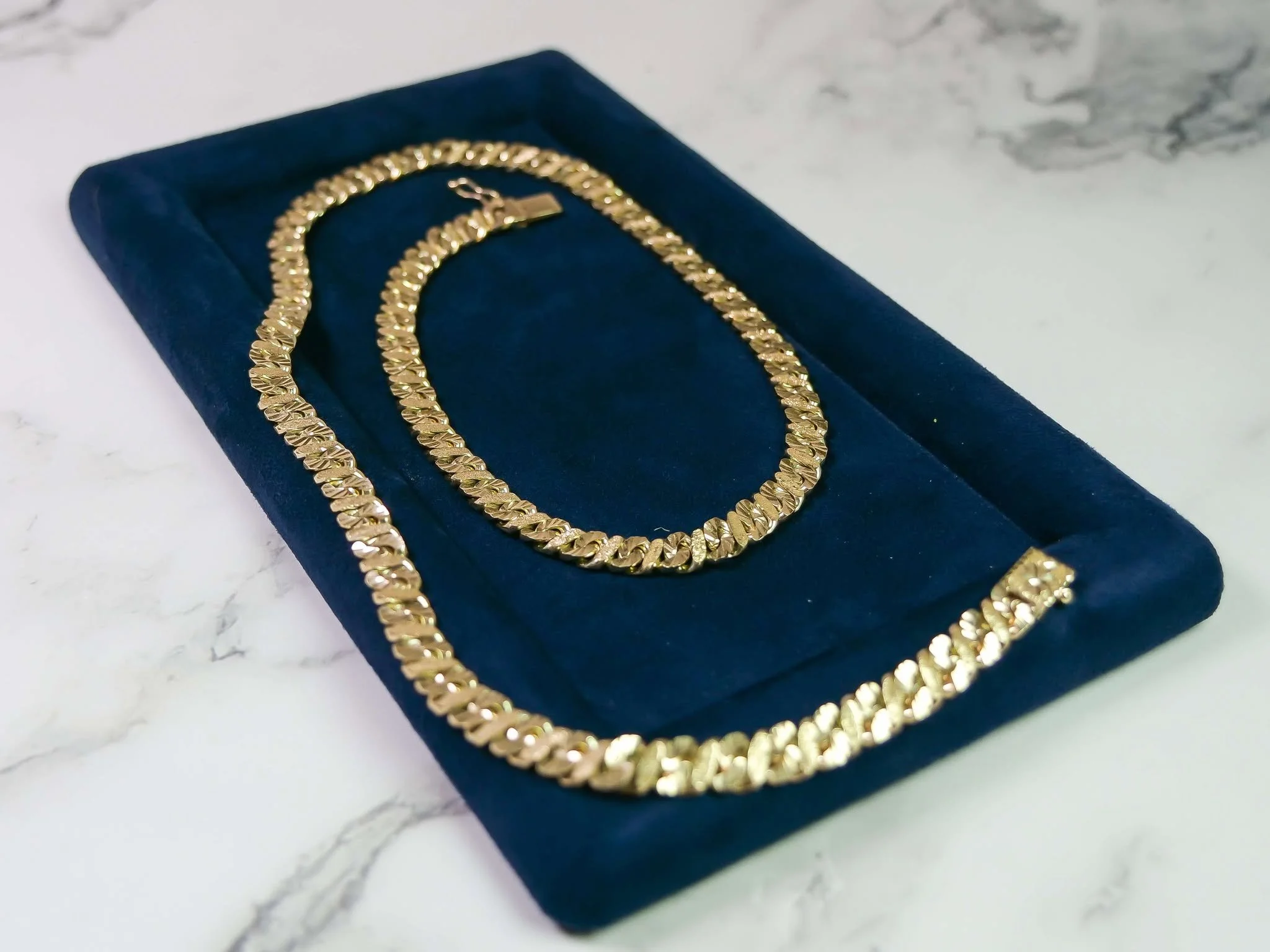 Diamond-cut figure 8 link chain