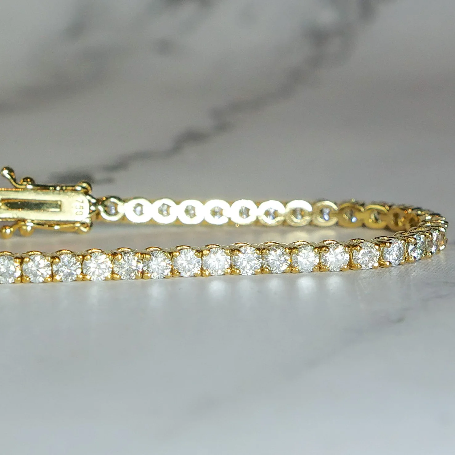 Natural diamond tennis bracelet
