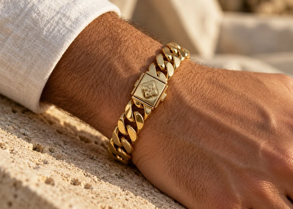 Solid gold Cuban link bracelet with the Valèrai emblem clasp