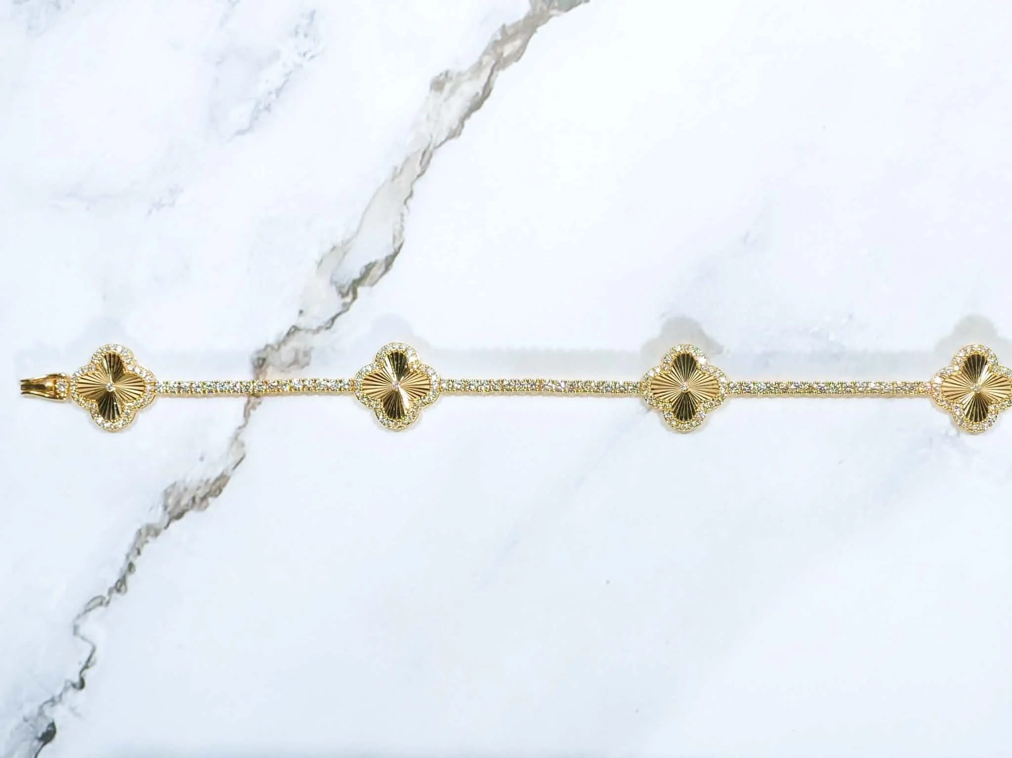 Lab-grown diamond clover tennis bracelet