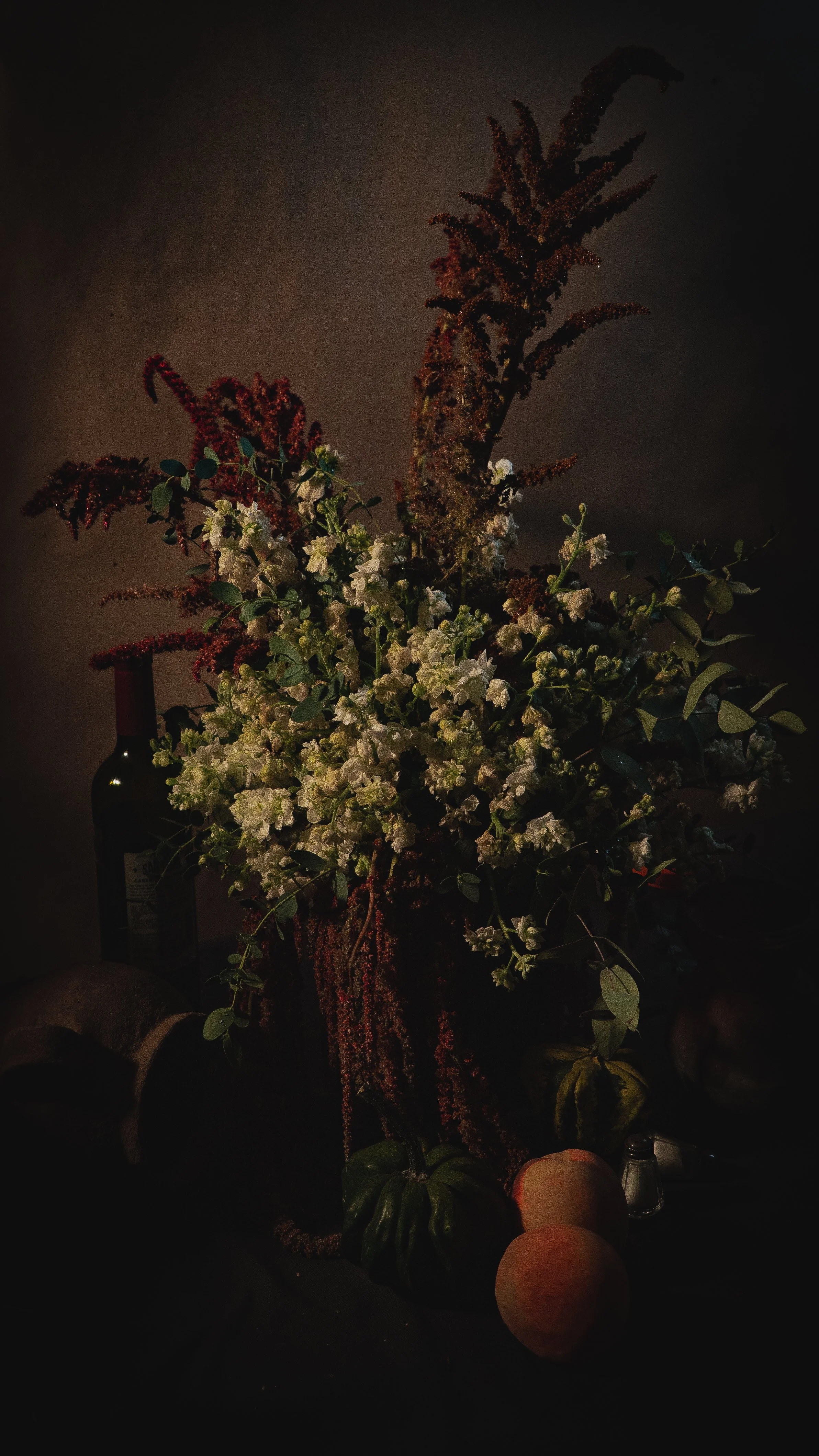 Still Life I — Botellones, detalle