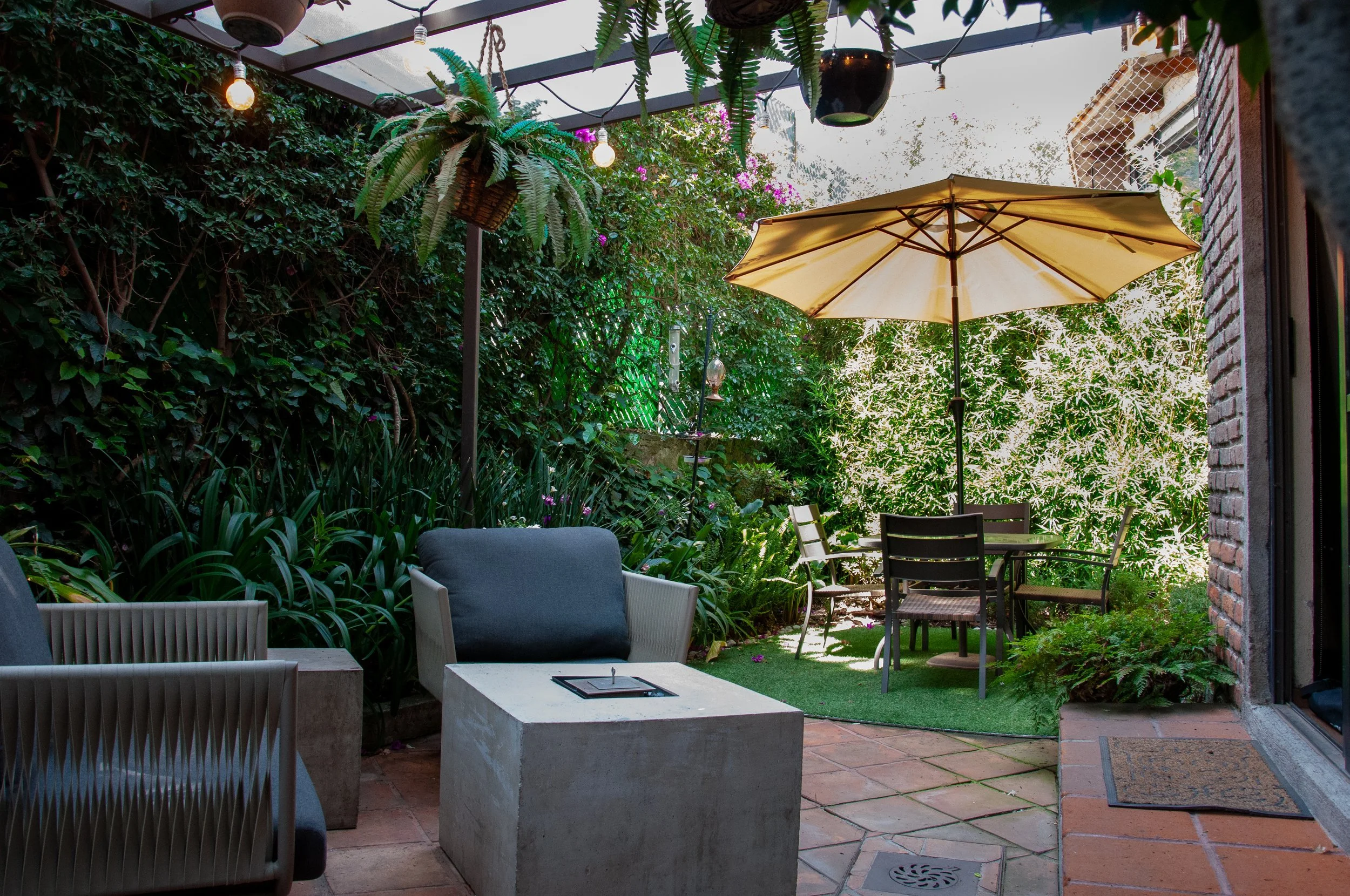 Jardín Santiago — jardinera perimetral