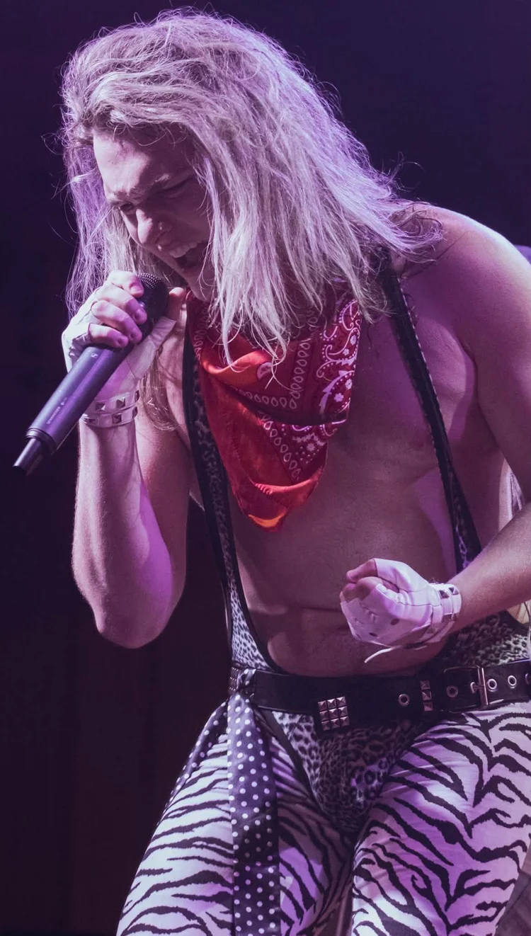 Easton Lee Roth singing on stage