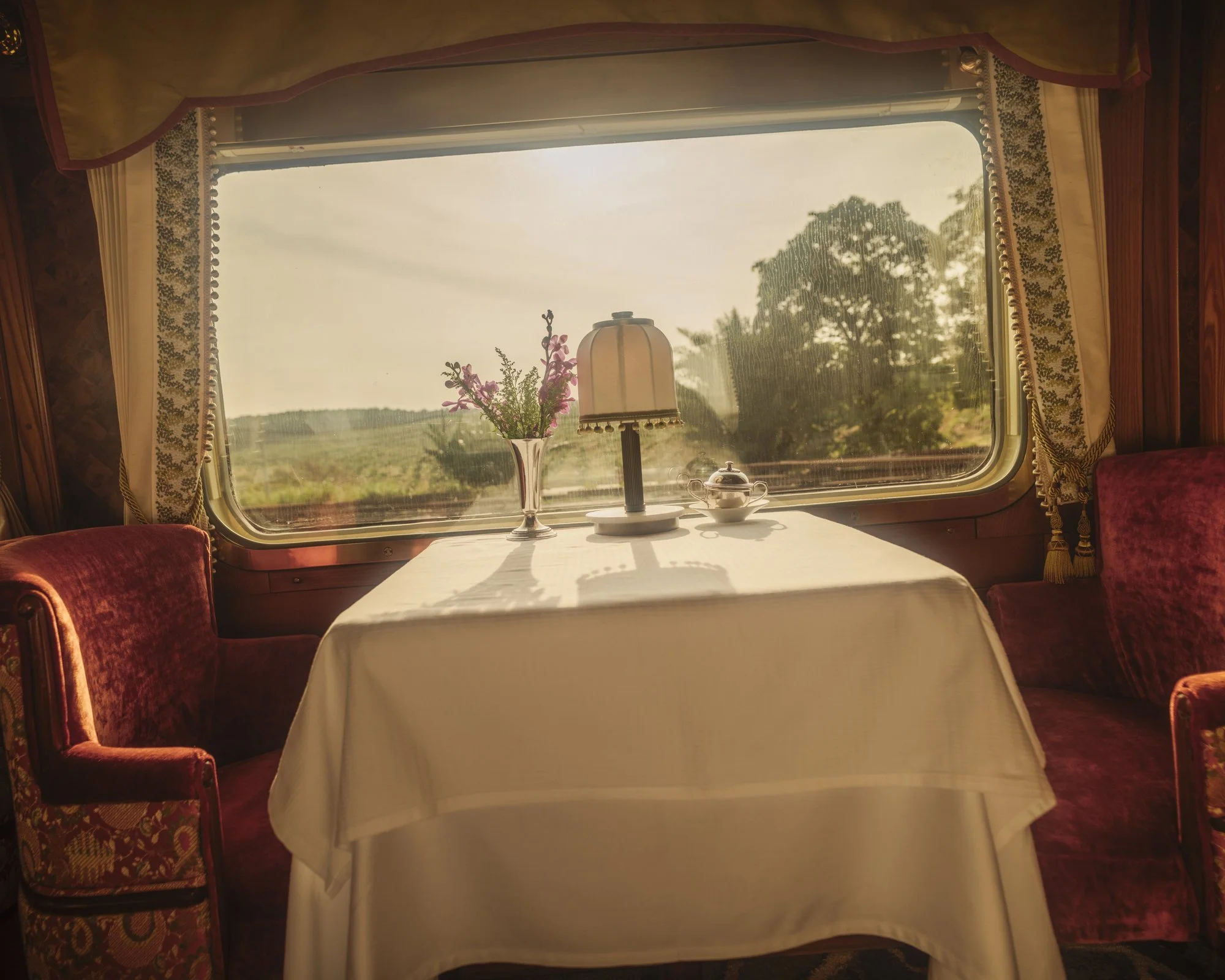 A window table in the dining car