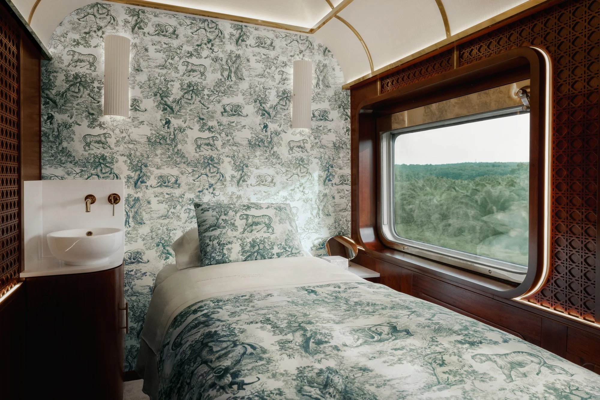 A treatment room in the Dior Spa carriage