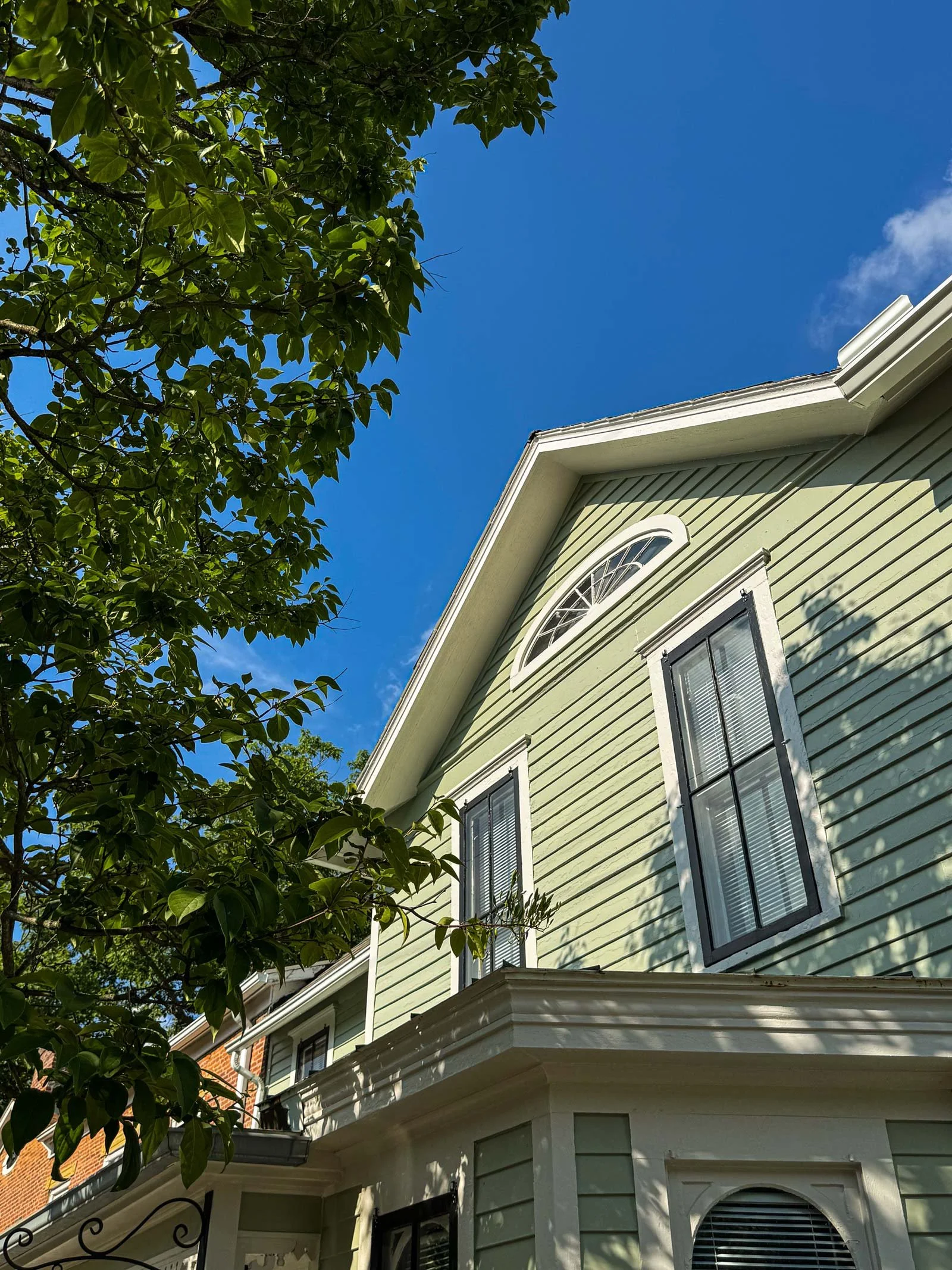 Pearl House at The Buxton Inn on a clear summer day.