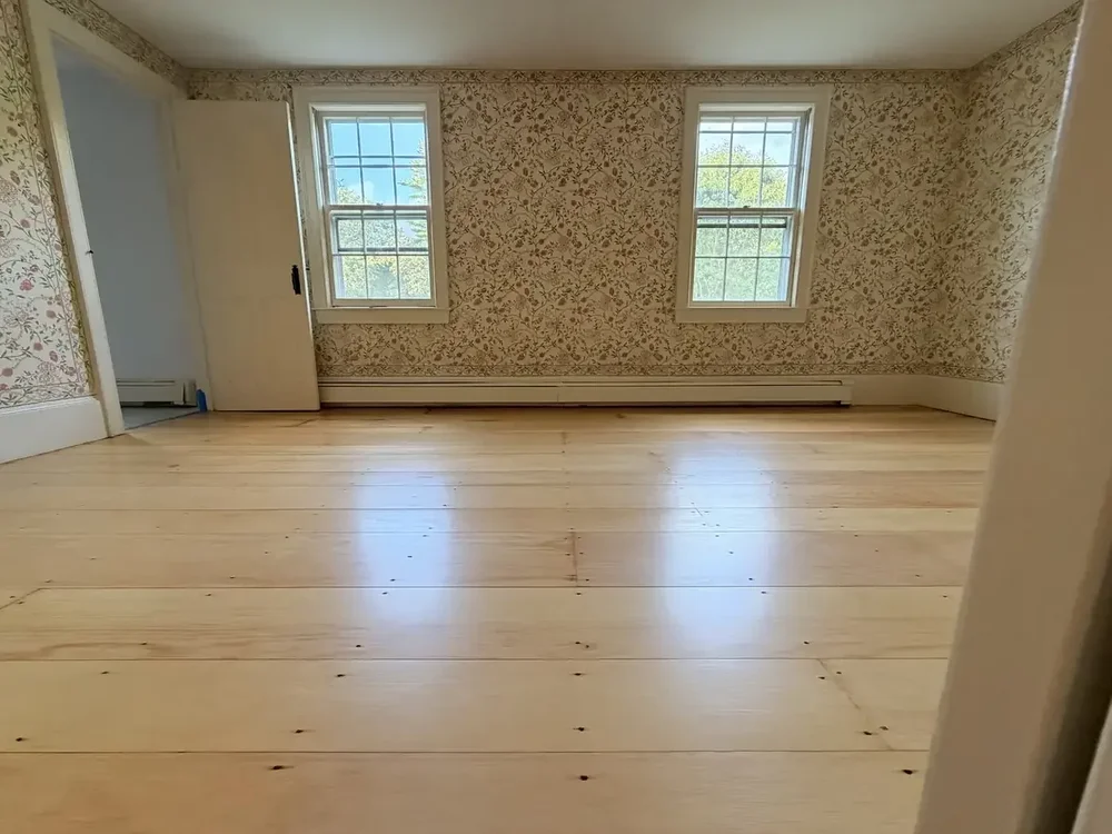 Floral wallpaper bedroom after refinishing